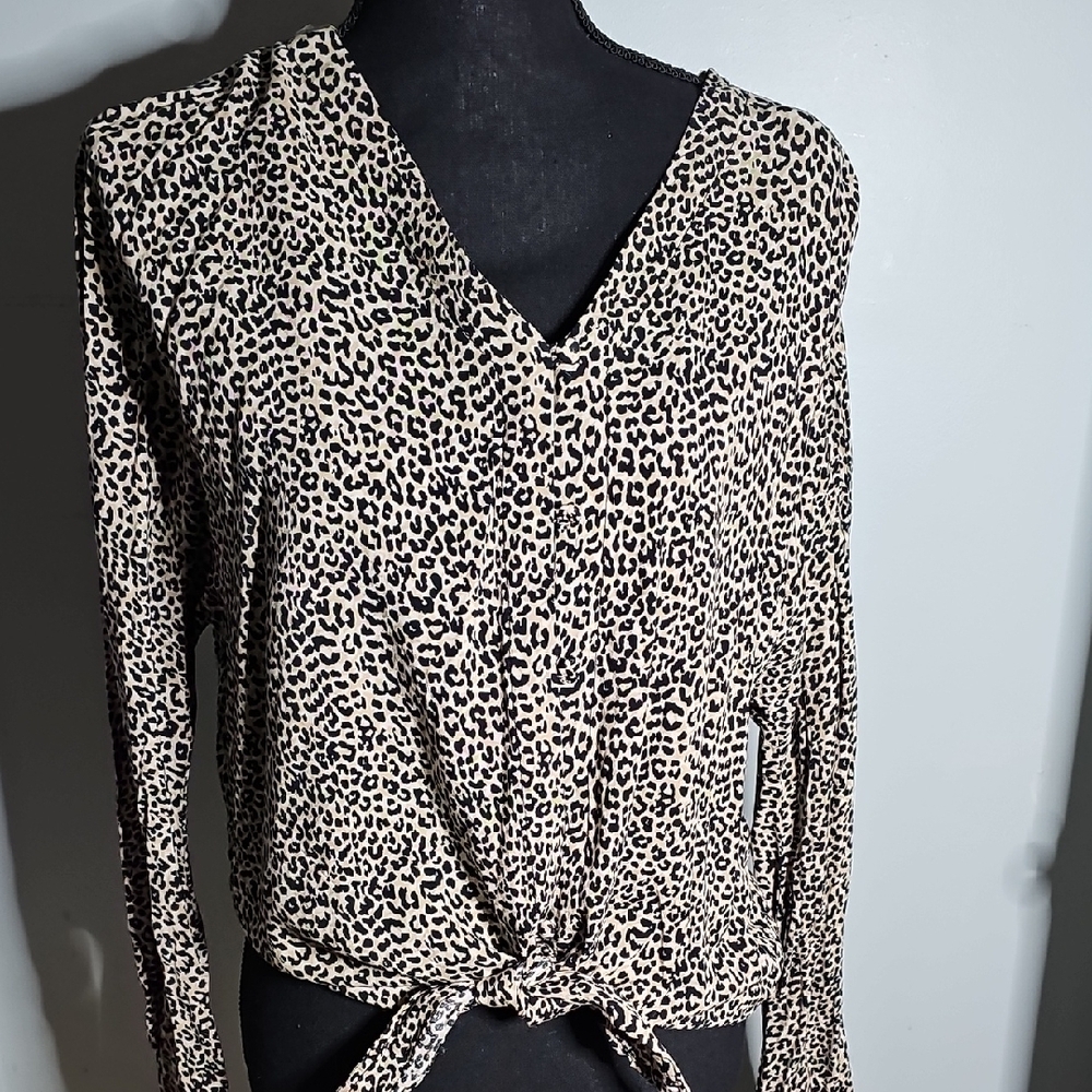 Leopard Print V-Neck Tie Front Top